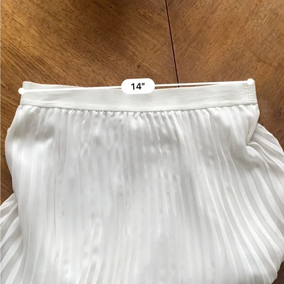 Elegant White Pleated Skirt